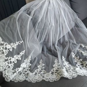 Fingertip length veil with lace detail